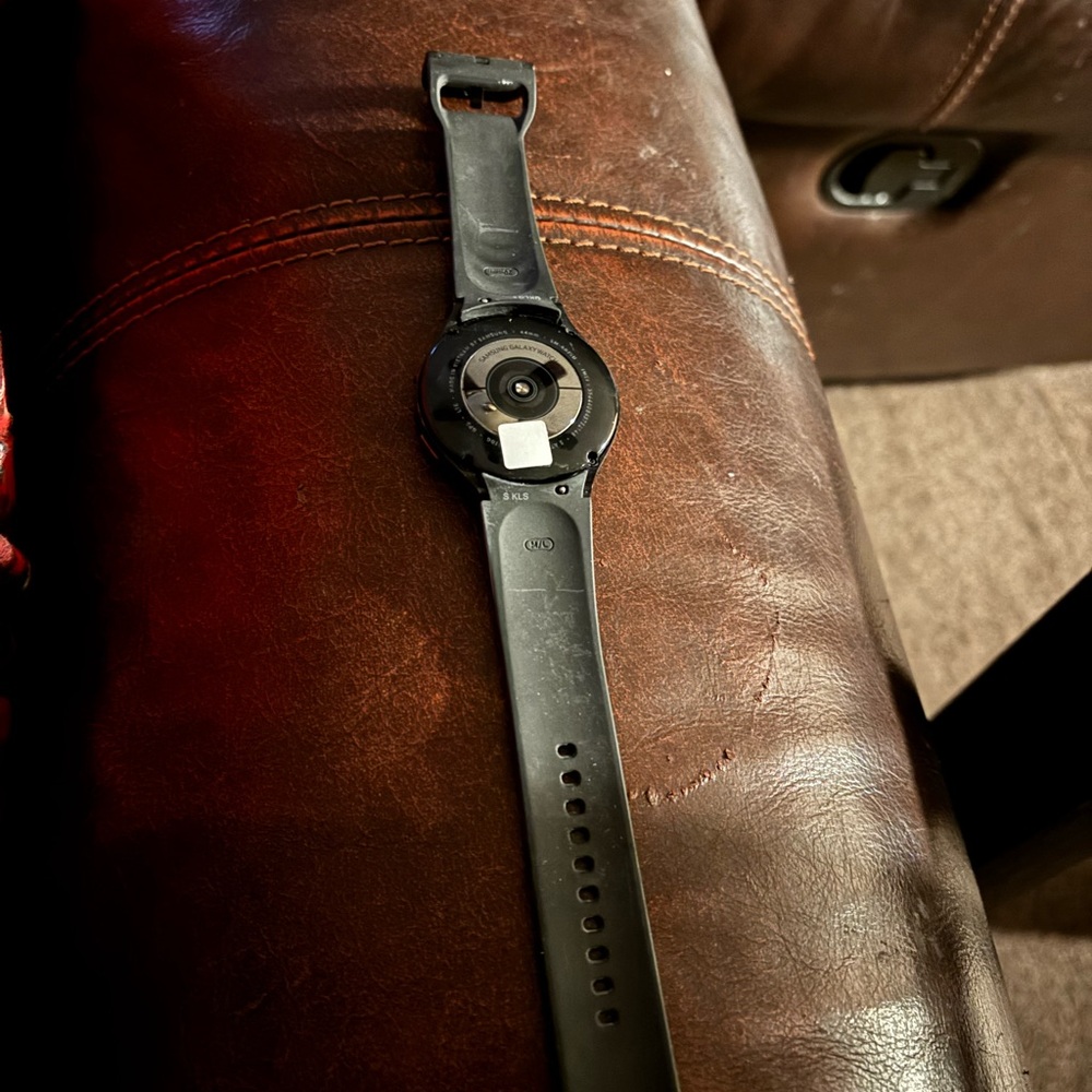 Black Smartwatch With Round Display View 3